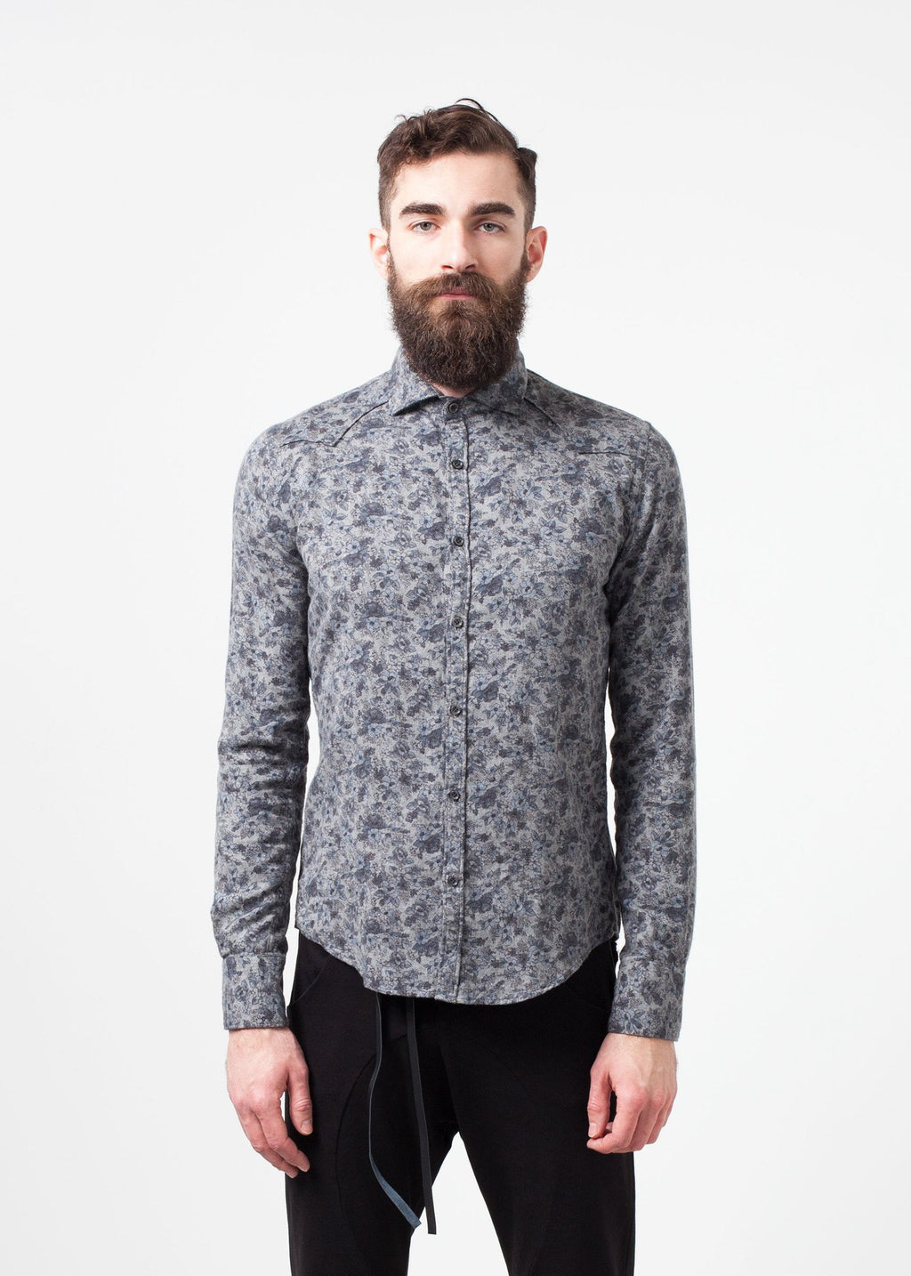 Camisa con botones del oeste de Arkansas en gris floral