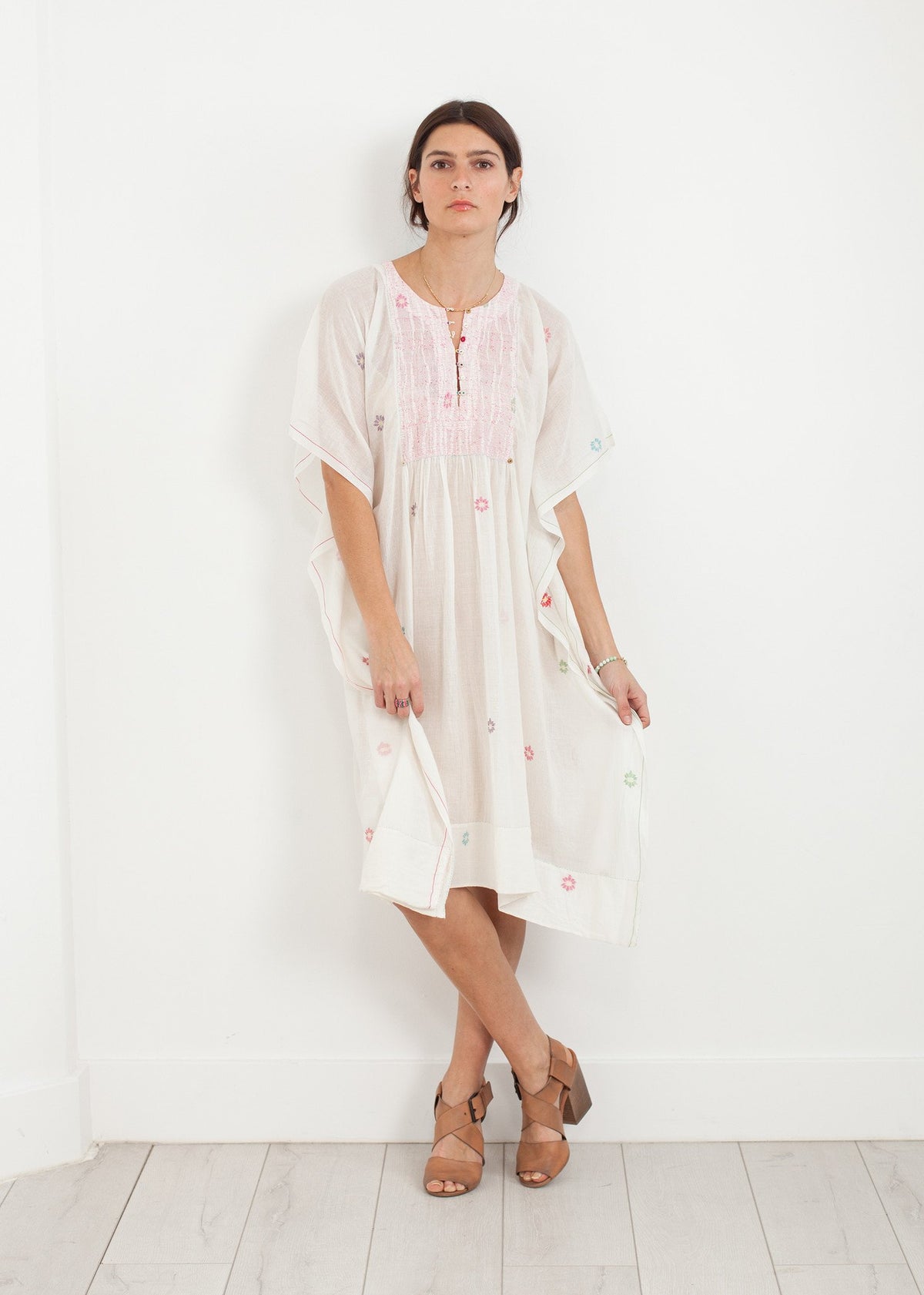 Rochie-cort Florală Albă