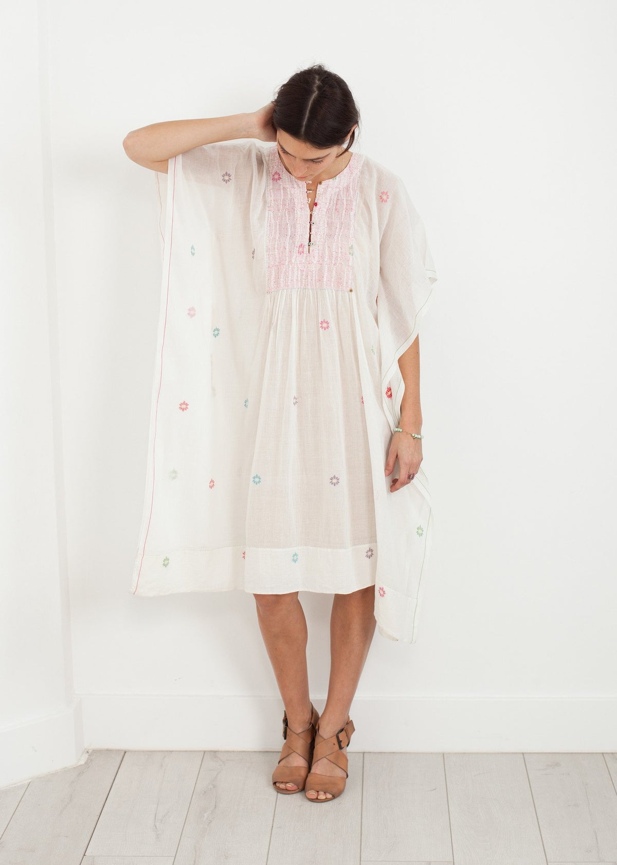 Rochie-cort Florală Albă