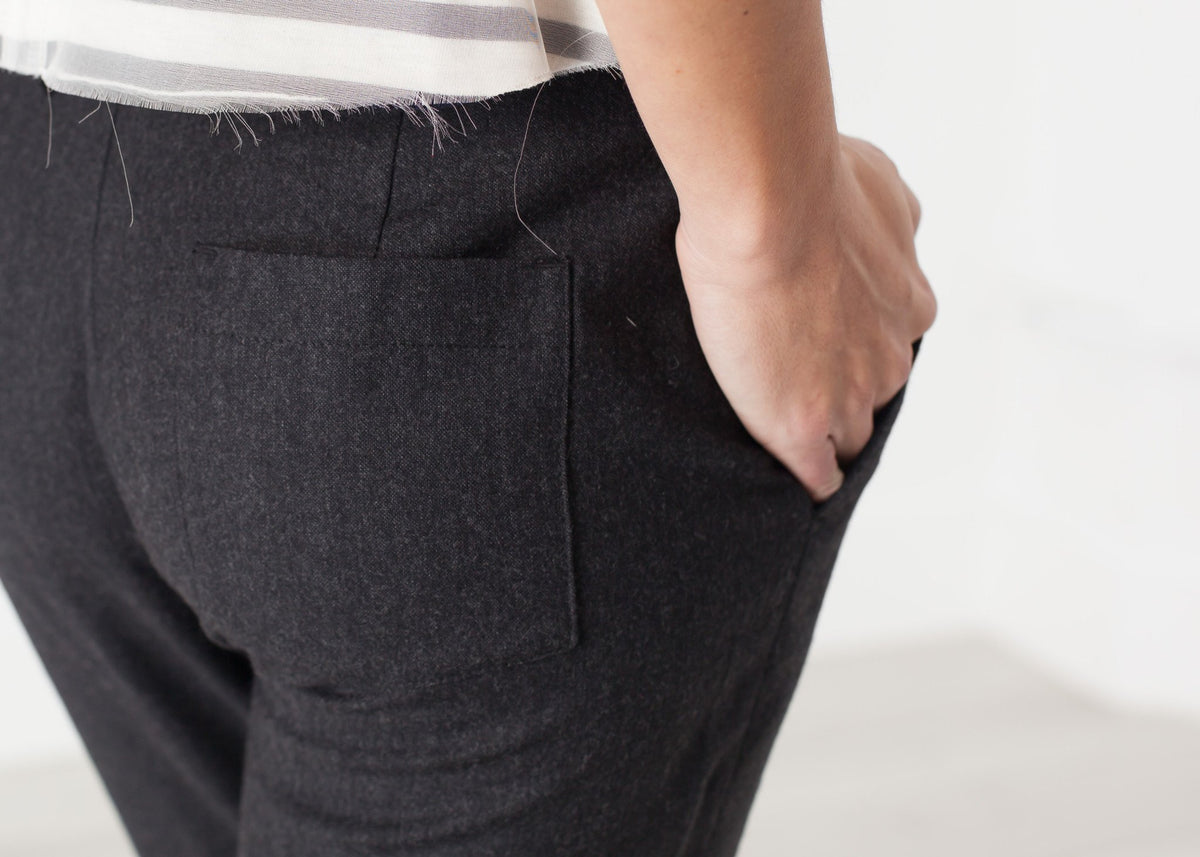 Pantaloni Eda negri