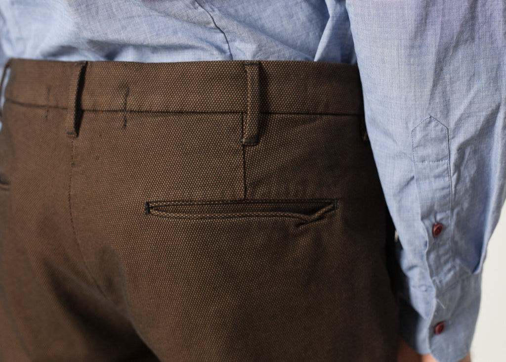 Pantalón tejido de rombos en color avellana