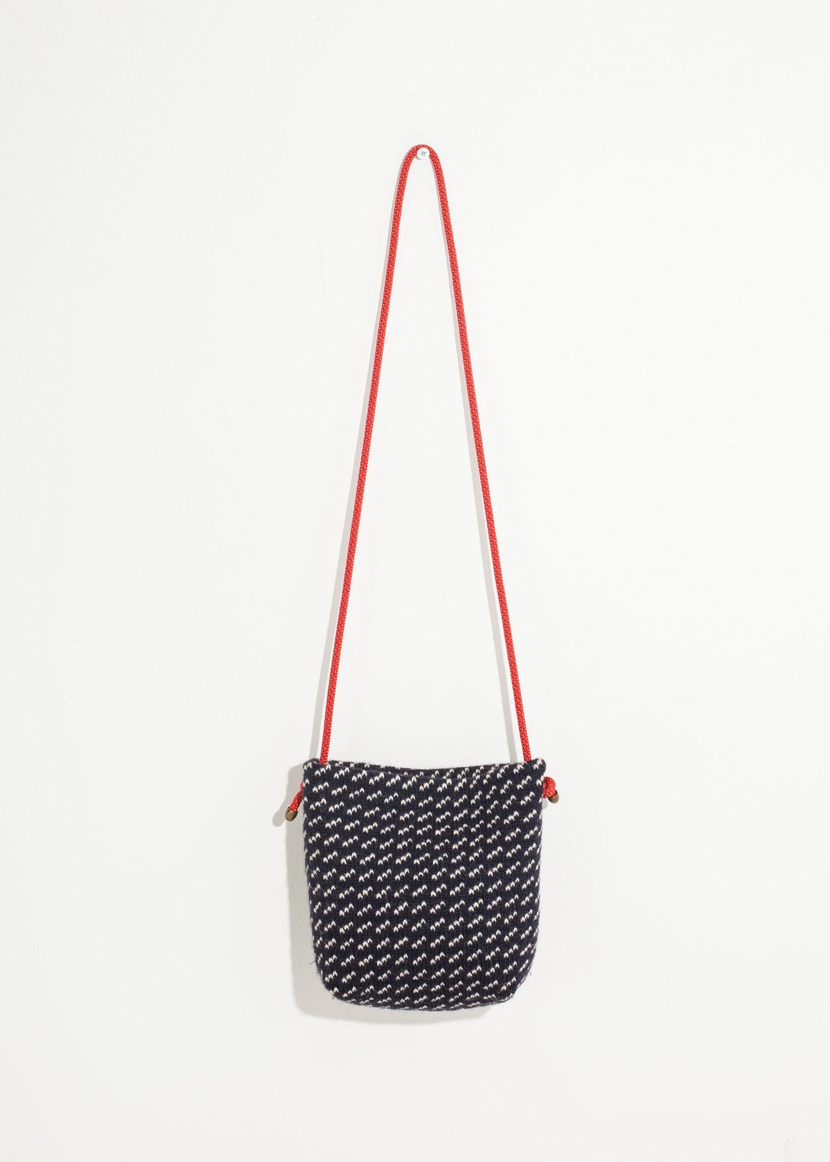 Bolso bandolera de lana en negro/blanco