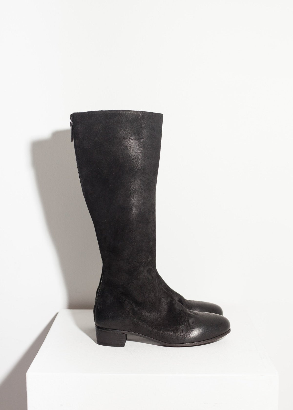 Bota hasta la rodilla en negro